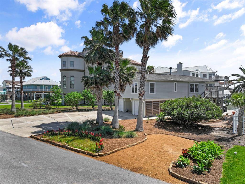 Landscaped beautifully, the only thing you may want to add to the side yard is a pool!