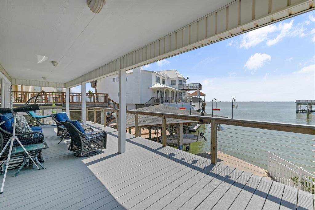 Covered balchony overlooks the Gulf ICW!