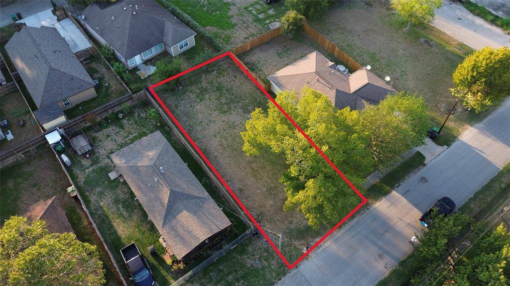 5,000 SQFT LOT LOTS OF NEW CONSTRUCTION IN THIS AREA.