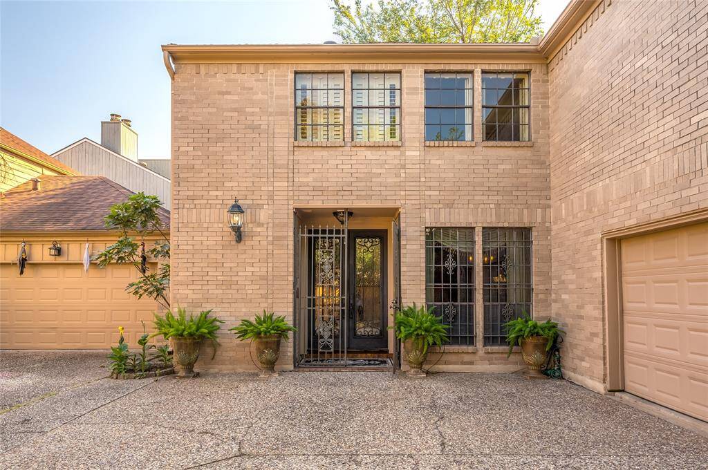 Enjoy easy access to the Galleria’s finest amenities, with Downtown and the Medical Center just a short drive away.