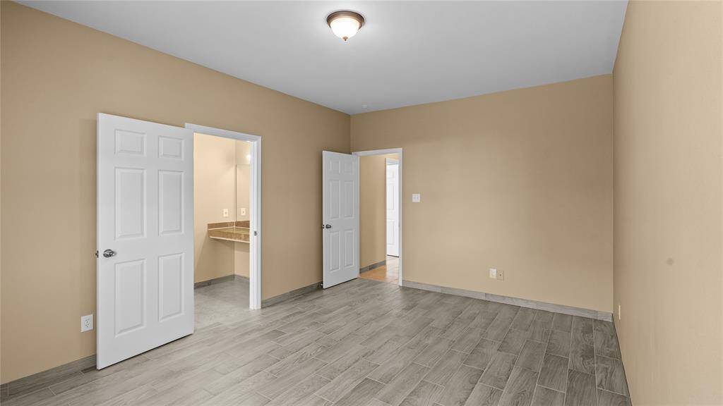 Primary bedroom w/ ensuite