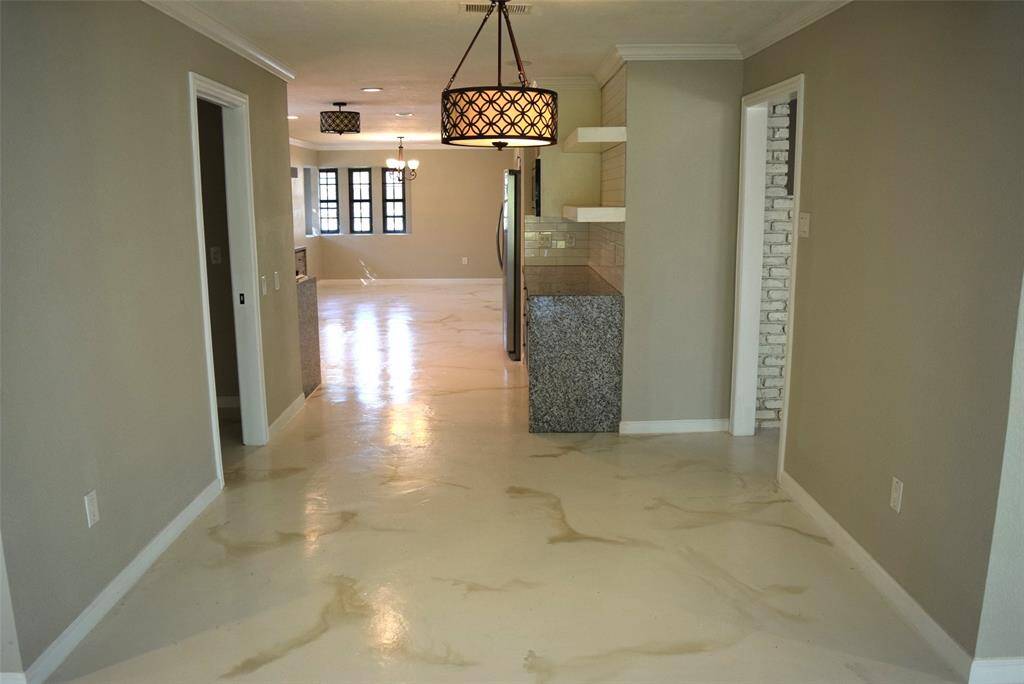 ANOTHER EATING AREA OFF KITCHEN