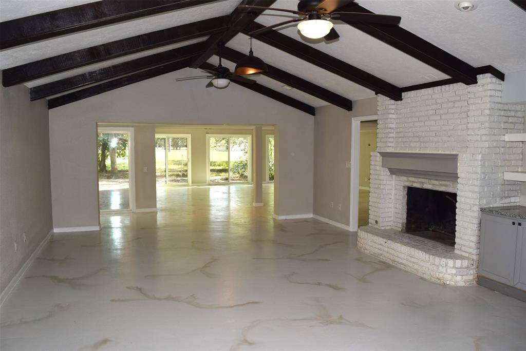 IMPRESSIVE CEILING BEAMS