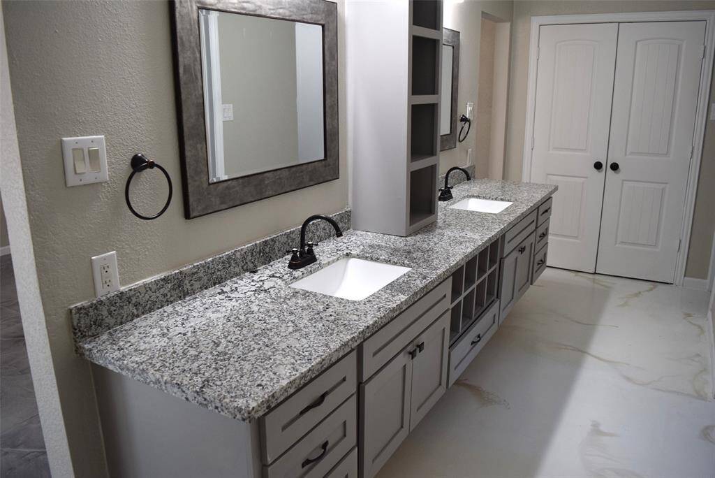 MASTER BATH HIS AND HER SINKS