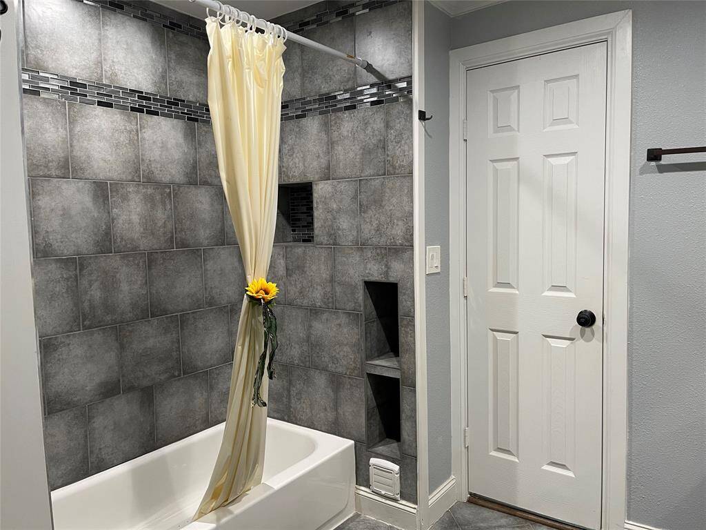 tub shower in the main house one bathroom