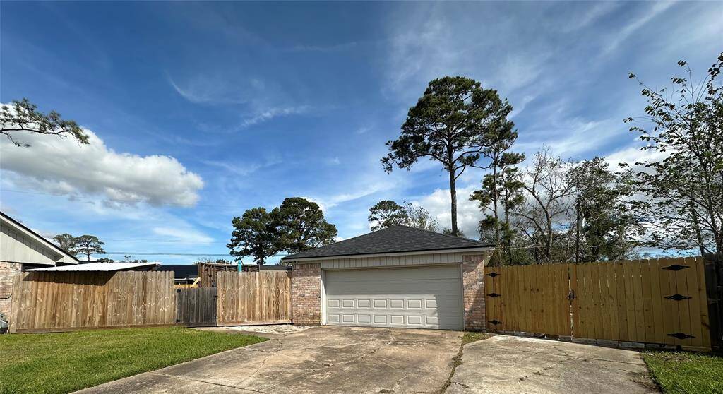 New fence repairs