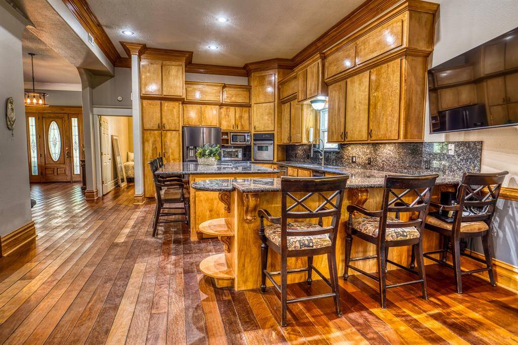 Large Island Kitchen with plenty of bar stool seating