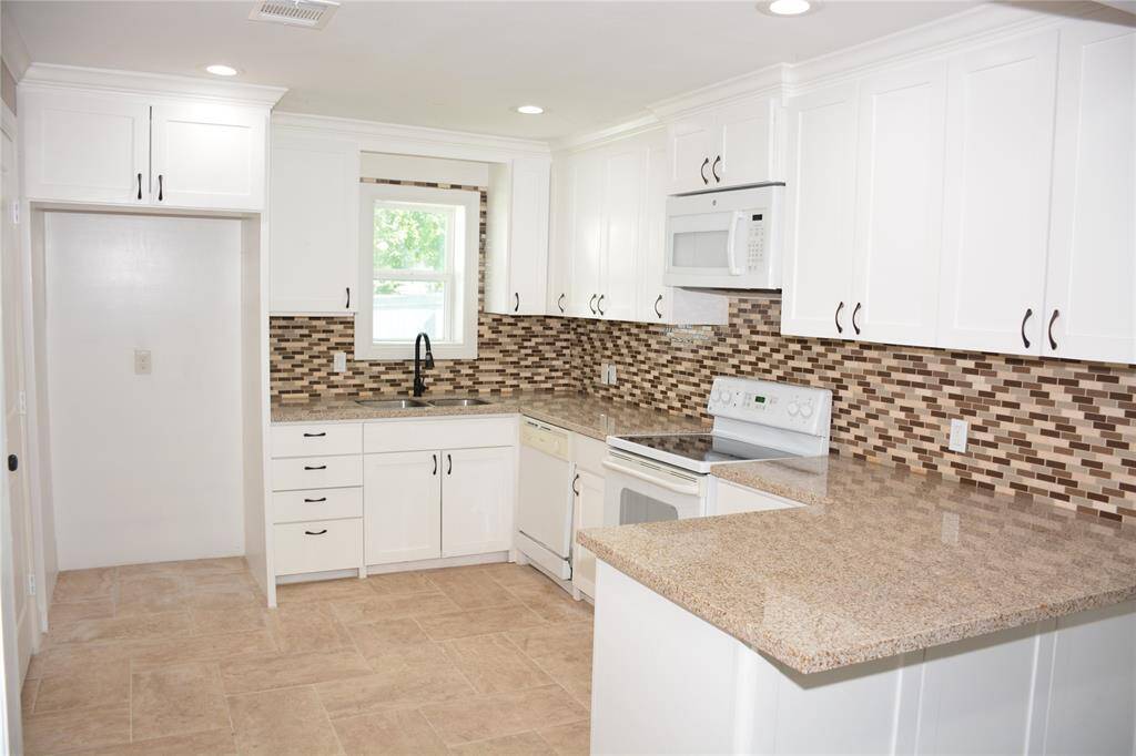 Kitchen with granite countertops and breakfast bar- gas connections if needed
