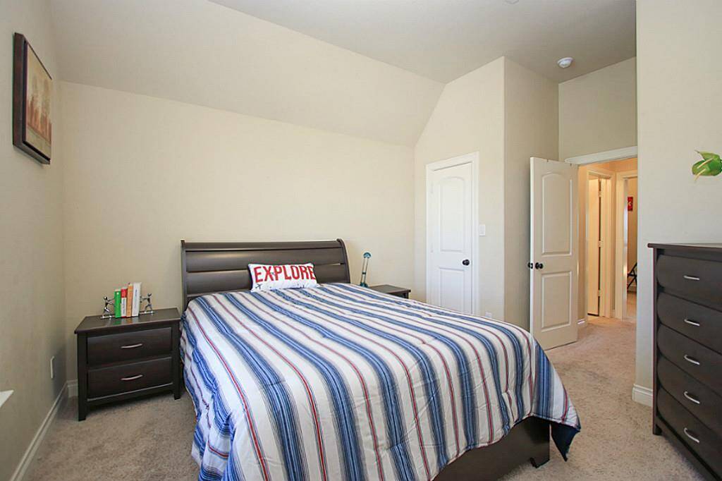Spacious bedroom No.5