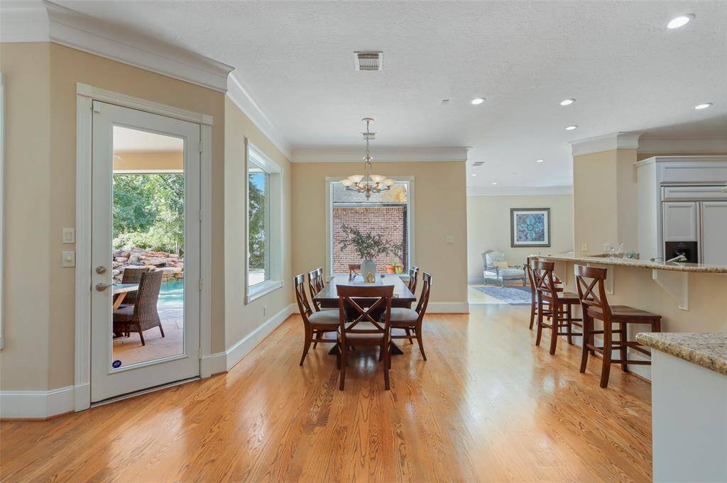 View of the breakfast area, connecting the living room and kitchen.