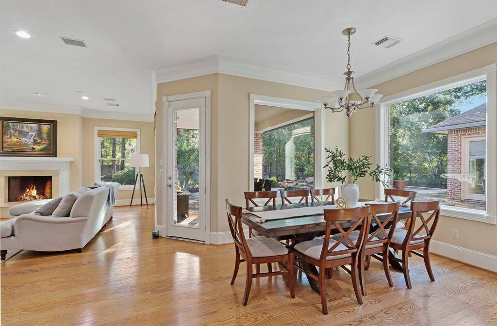 View of the breakfast area, connecting the living room and kitchen.