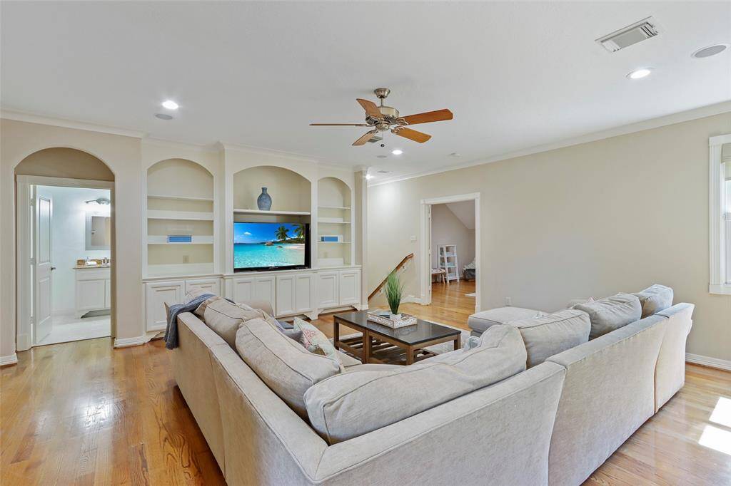 Upstairs lounge / game room area.