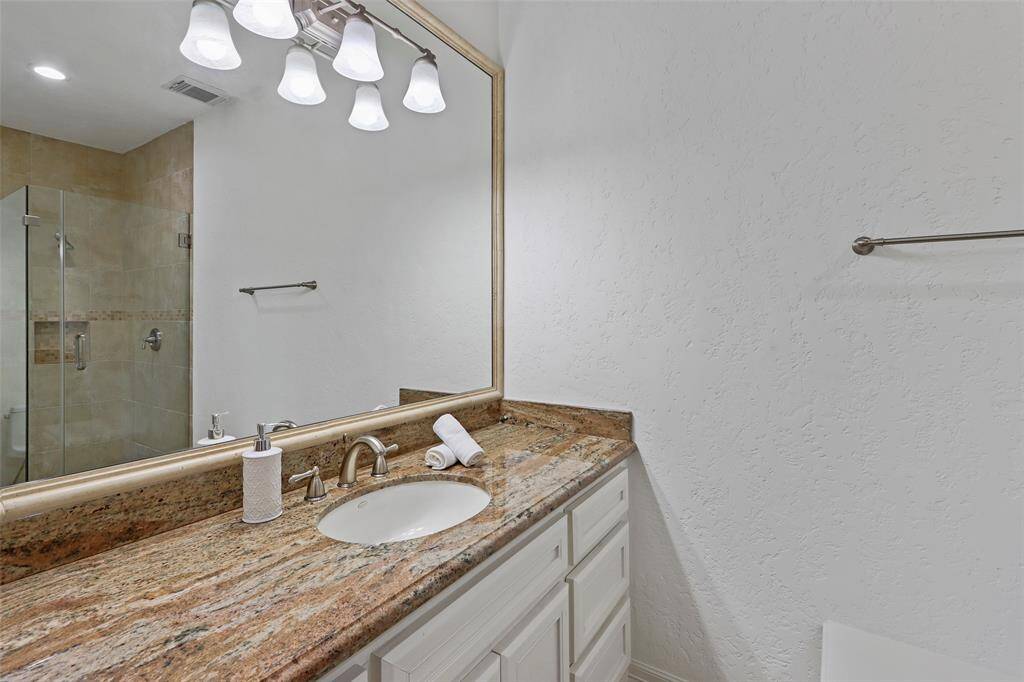Bathroom for bedroom 4