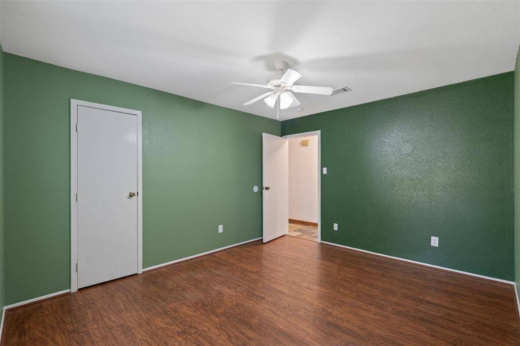 The third bedroom is also decent sized.  It also has a ceiling fan.