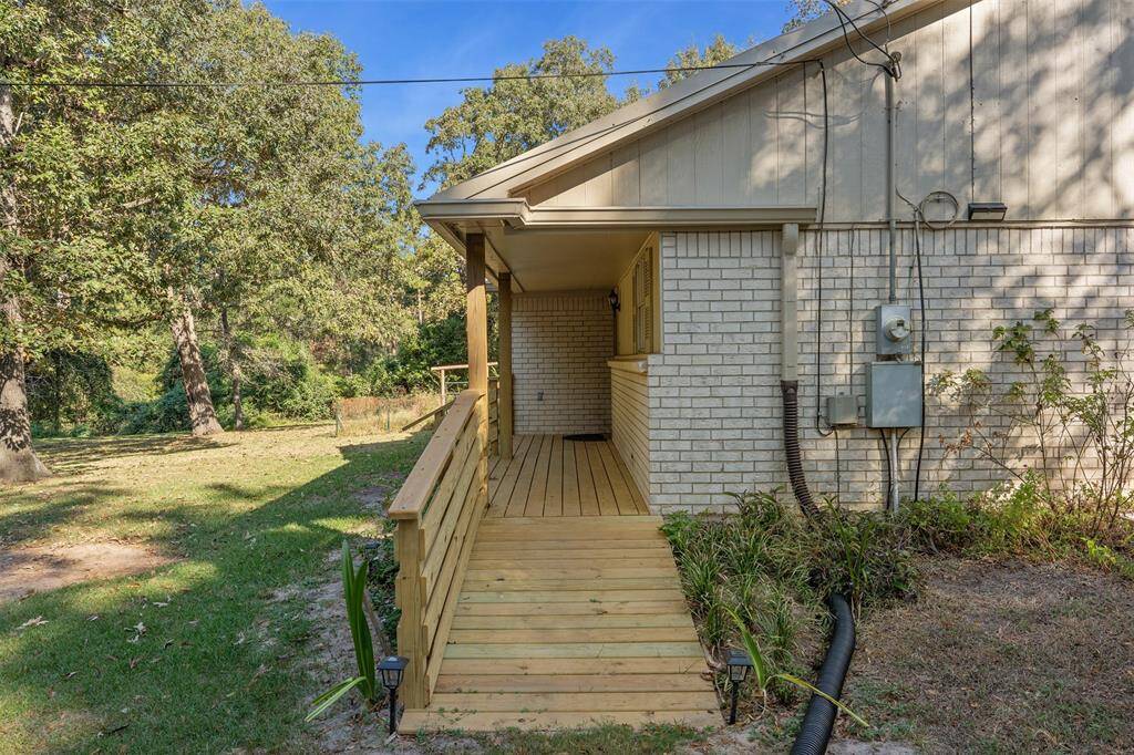 Here is a look a the side of the home with a brand new deck with ram going up to the front door.