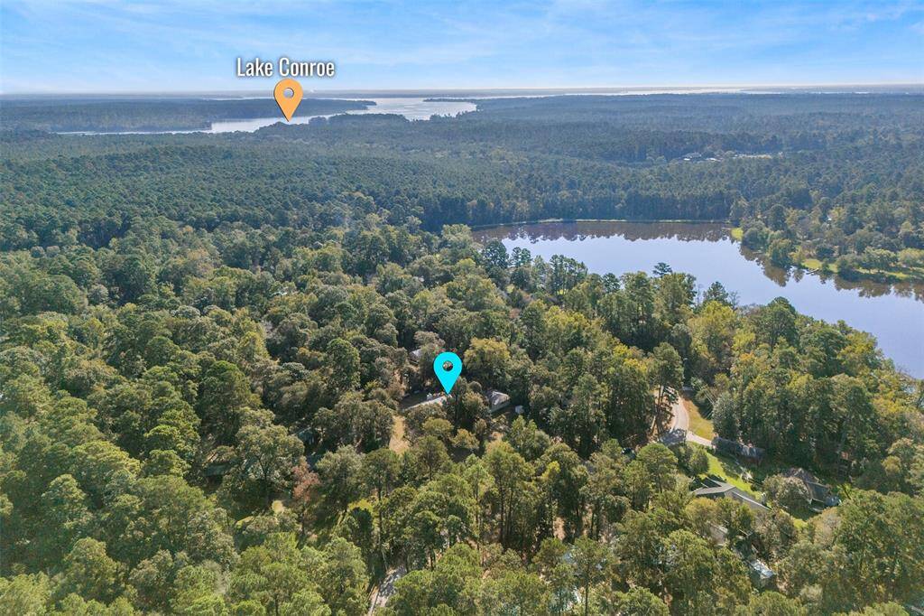 Here is a view of the proximity to the 33 acre neighborhood lake as well as Lake Conroe.