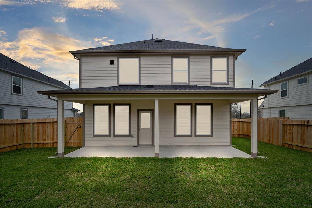 Come and see this spacious backyard with beautiful covered patio!! There is plenty of room for the kids to play and adults to relax! Perfect for your outdoor living space, patio furniture, bbq pit, and so much more! The possibilities are endless!