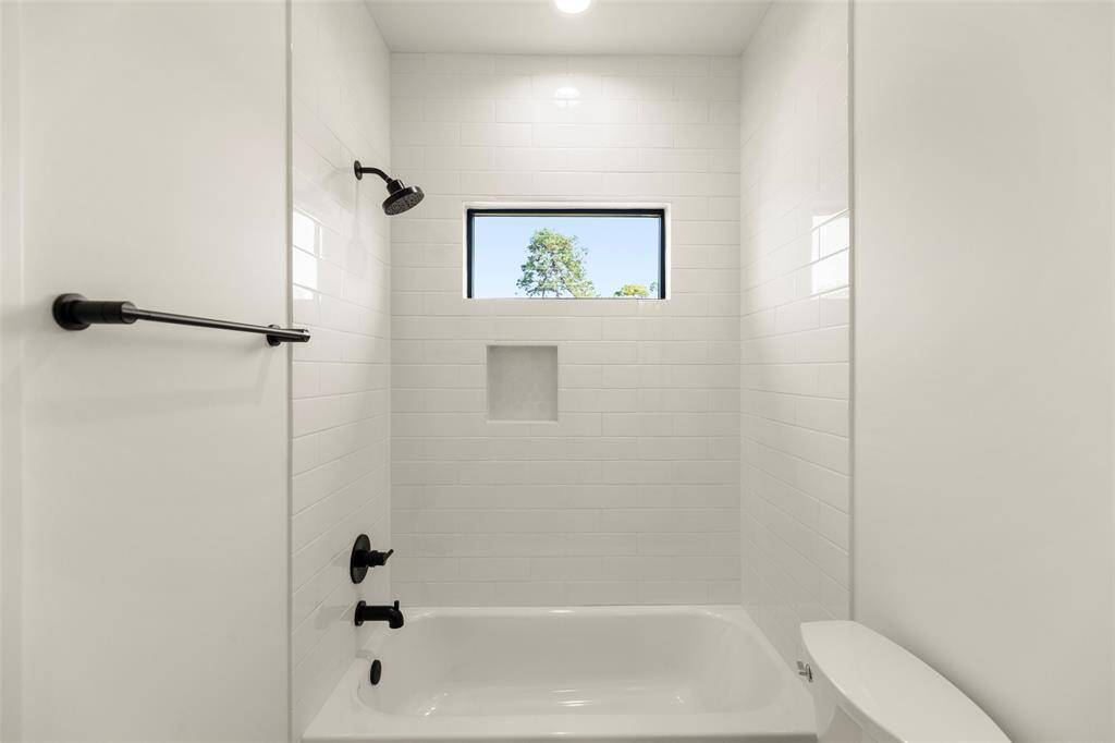 secondary ensuite bath