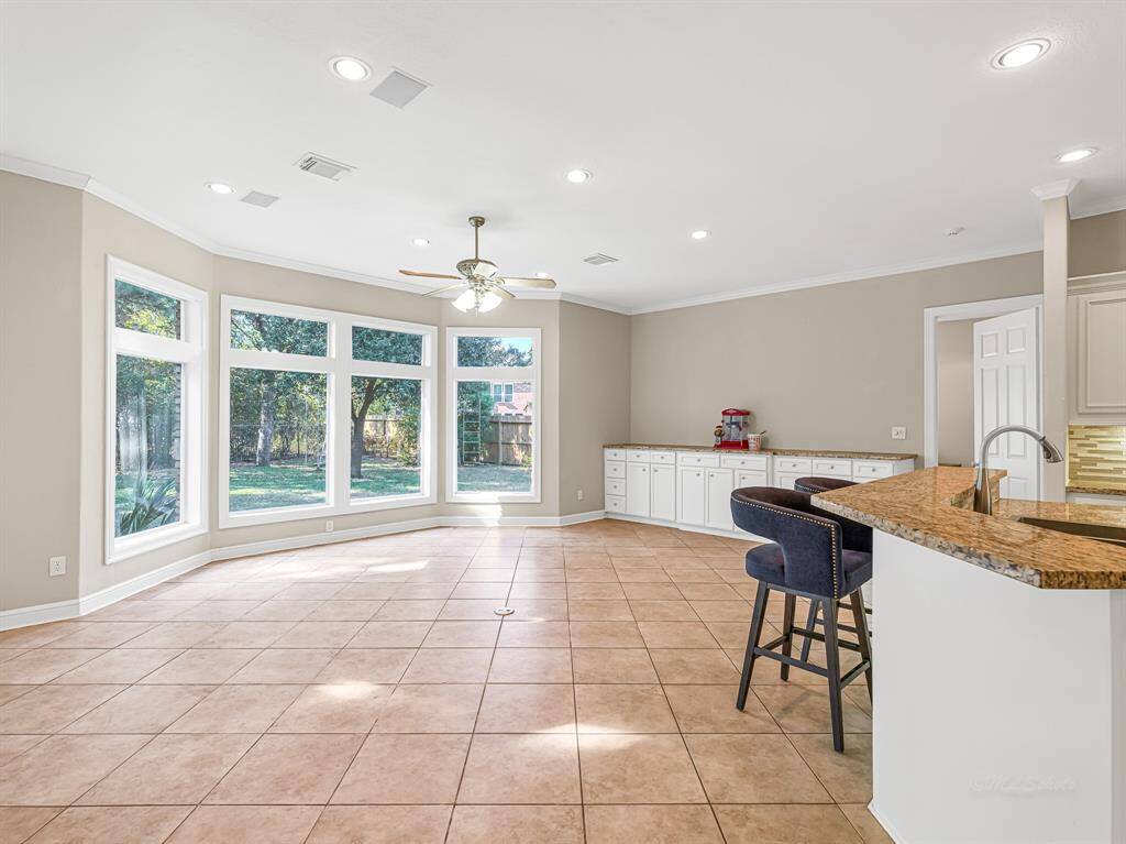 Breakfast bar offers additional seating