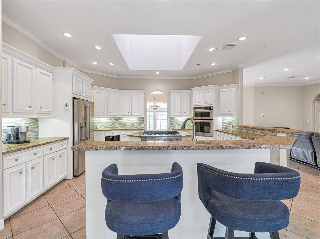 Wrap around breakfast bar