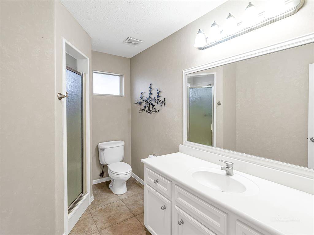 Upstairs full bath with shower