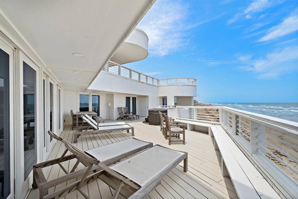Imagine relaxing on the deck and watching the waves roll in from your private retreat.