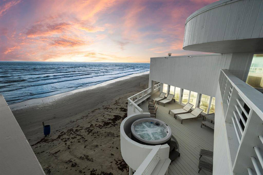 Two levels of terraces allow guests to enjoy the sea breeze from dusk till dawn.