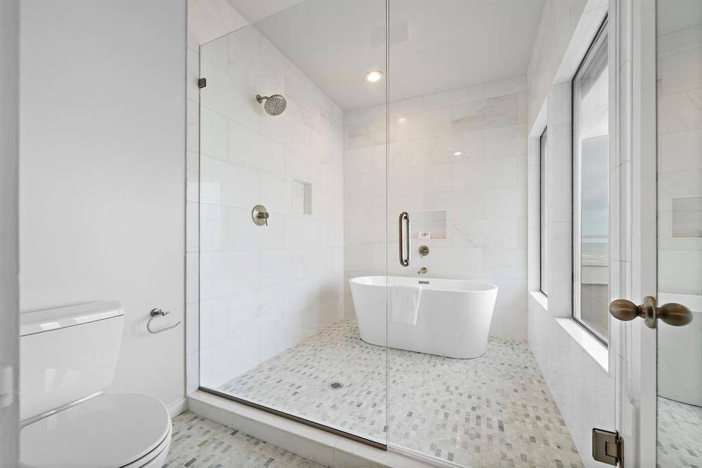 Even the state of the art soaking tub and shower duo allow one to take in views of the sea.