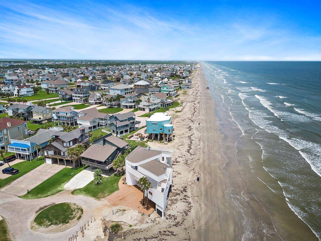 Aerial views give one an indication of why Pirate's Beach is one of the most sought after Galveston communities.