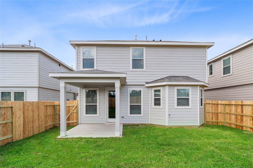 This amazing backyard provides enough space for many activities! From fun summer outdoor parties, to roasting marshmallows in the winter, this gorgeous backyard gives you the ability for many days/nights of memories!