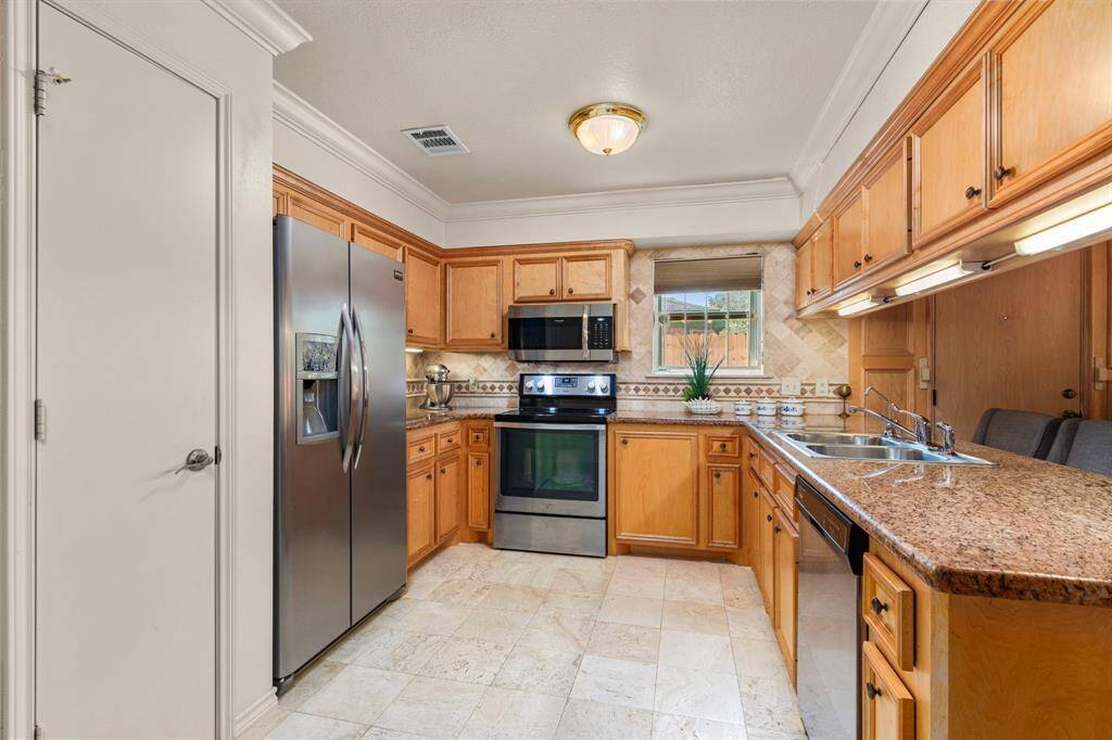 Crown molding and stainless appliances.