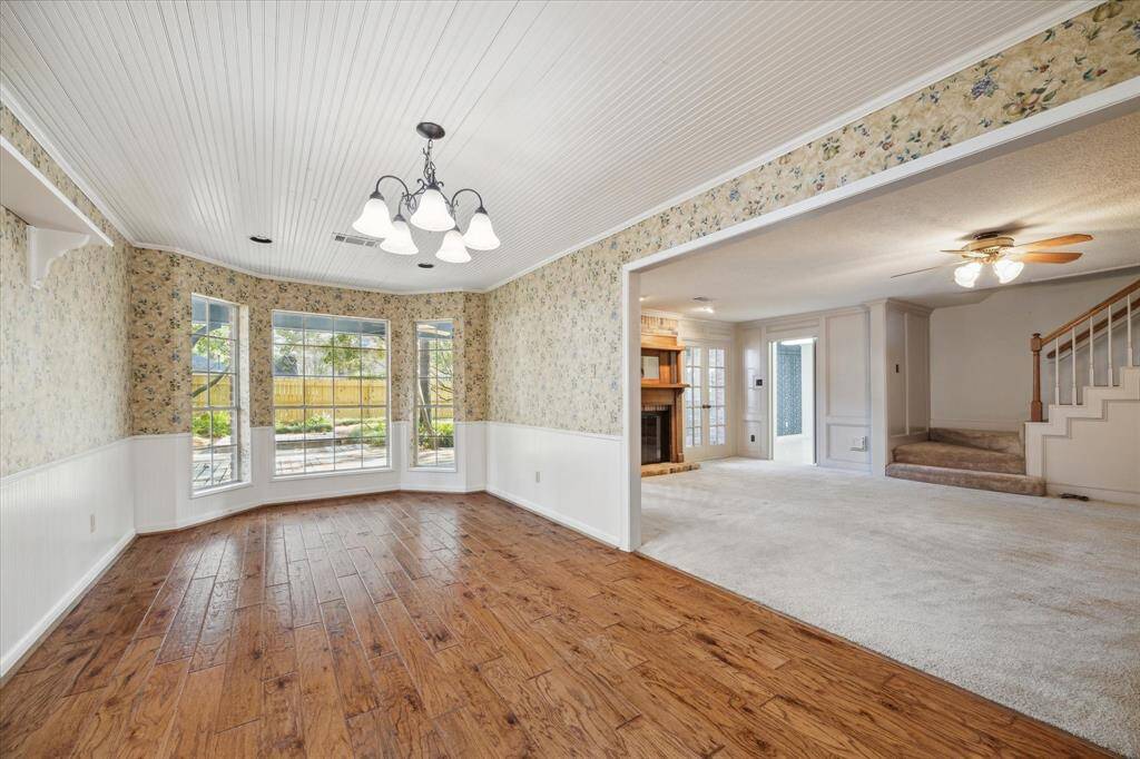Enjoy an generous breakfast area that seamlessly flows into the inviting family room, perfect for relaxing and entertaining.