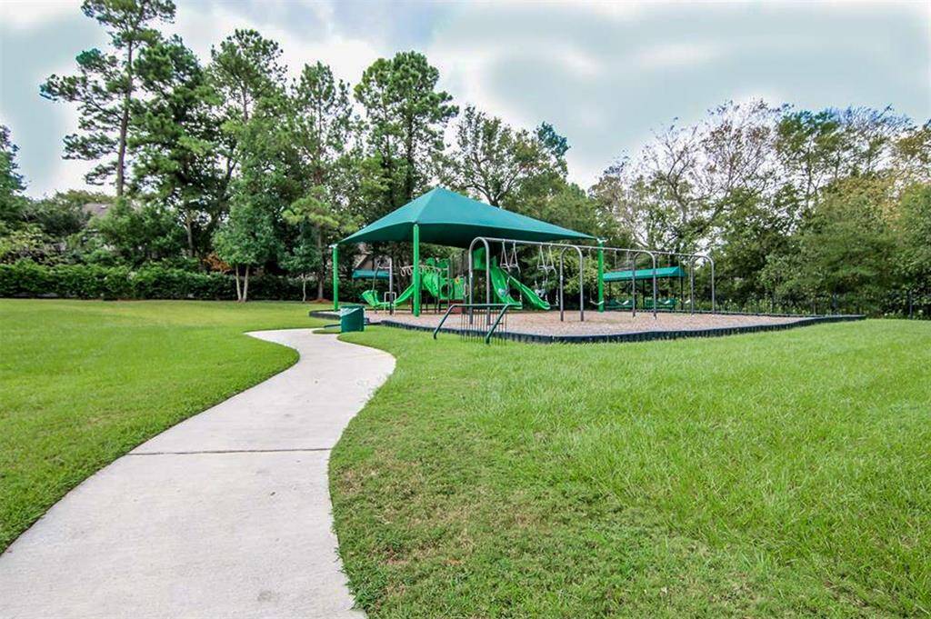 Playground just across the street for you take your kiddos.