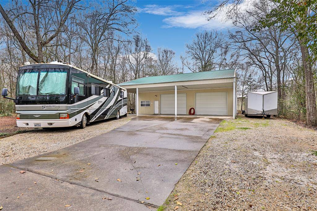 Private Driveway to shop with RV Parking