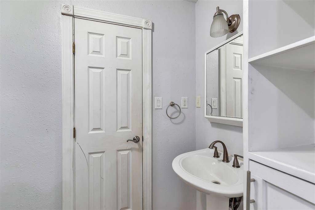 Full Bathroom in apartment in shop
