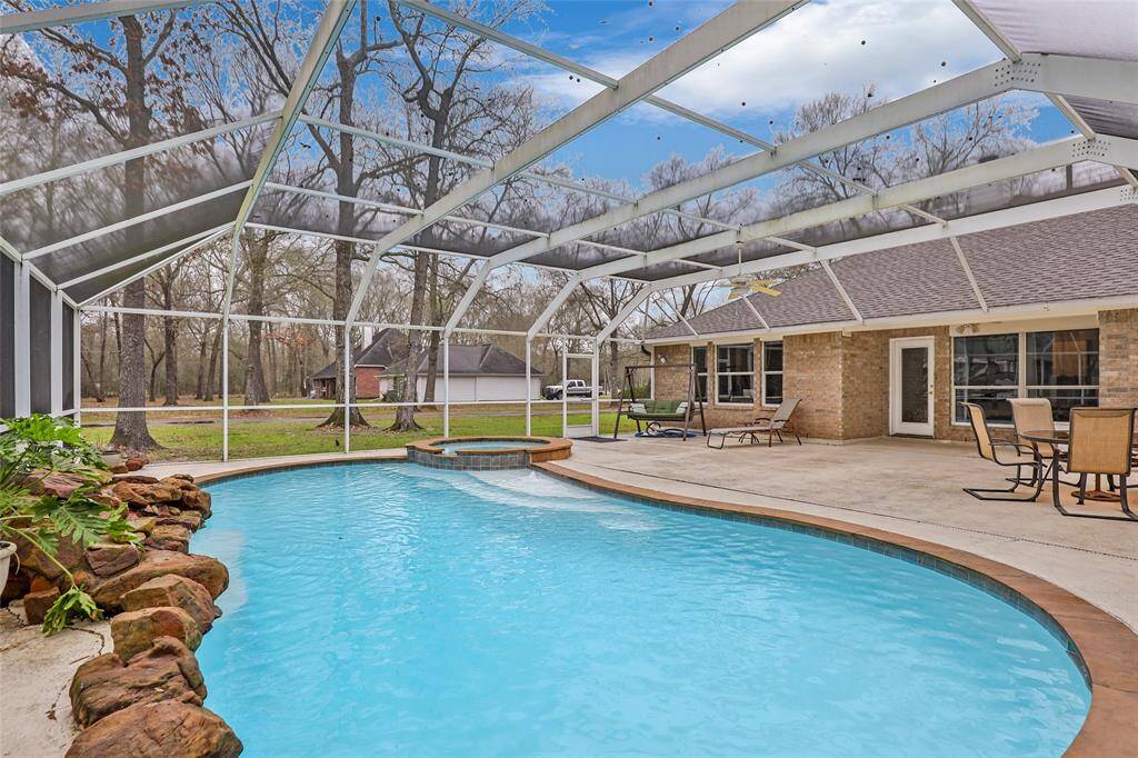 Fully Screened in pool right off back of home w/hot tub