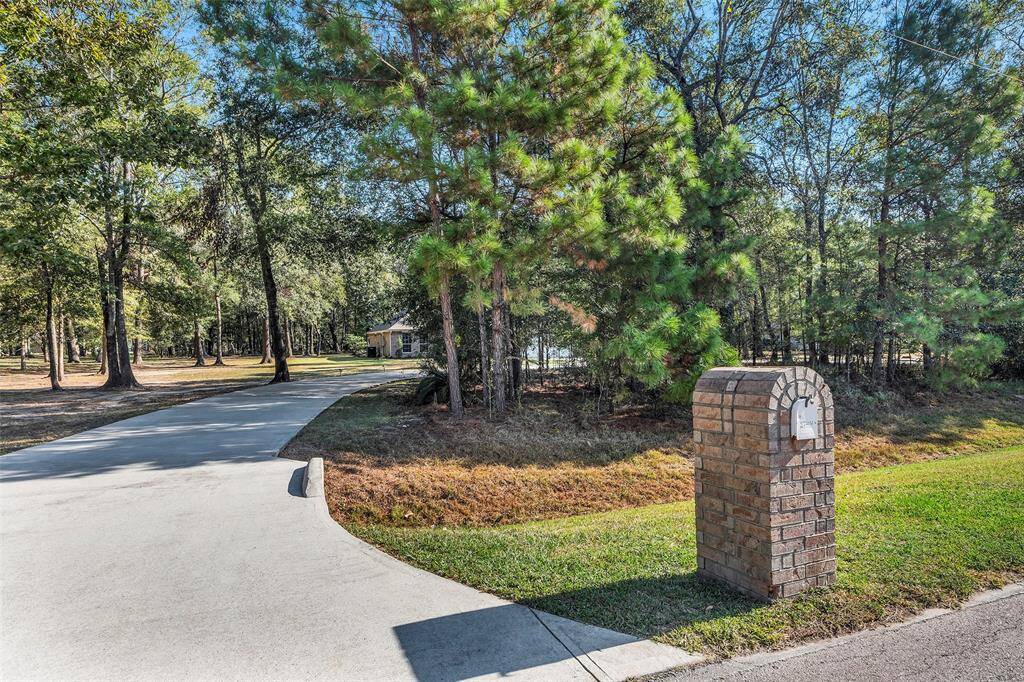 Entry to circular driveway from main street