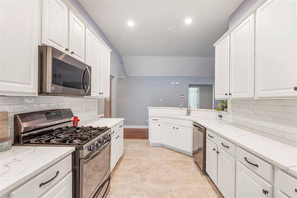 Kitchen-new floors and countertops