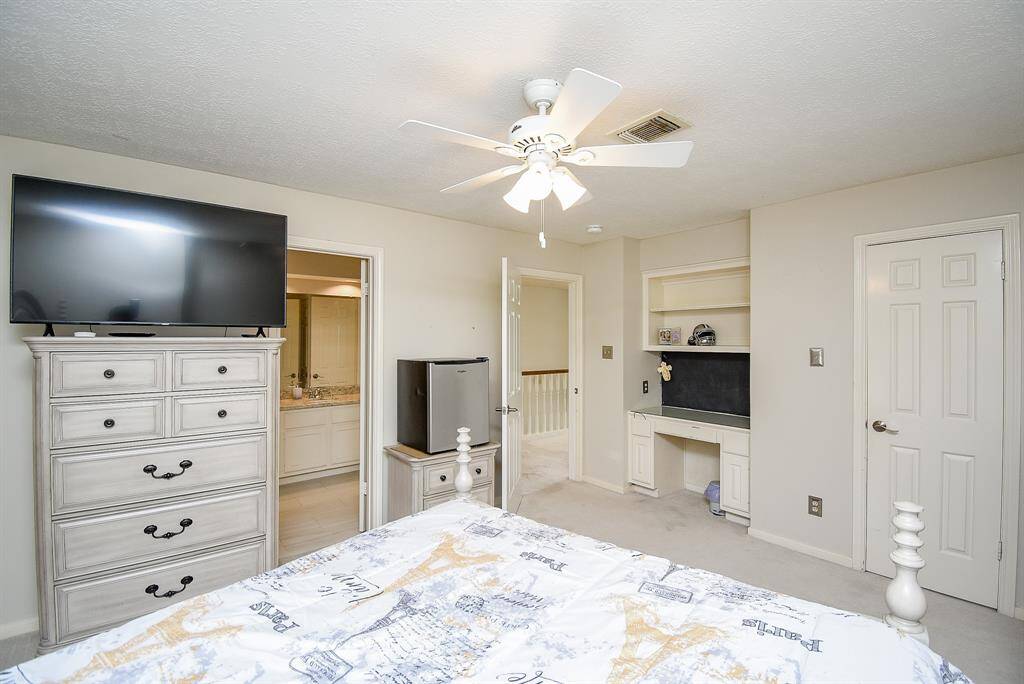 Elegant upstairs bedroom with private en-suite bathroom.