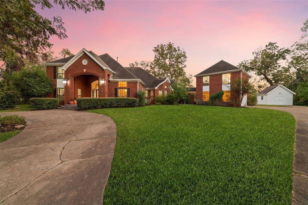 This beautifully updated estate home sits on just over 2.5 acres and features a detached 2 car garage with a fabulous 2nd floor garage apartment. Ample driveway space and a circle drive to accommodate all of your guests.