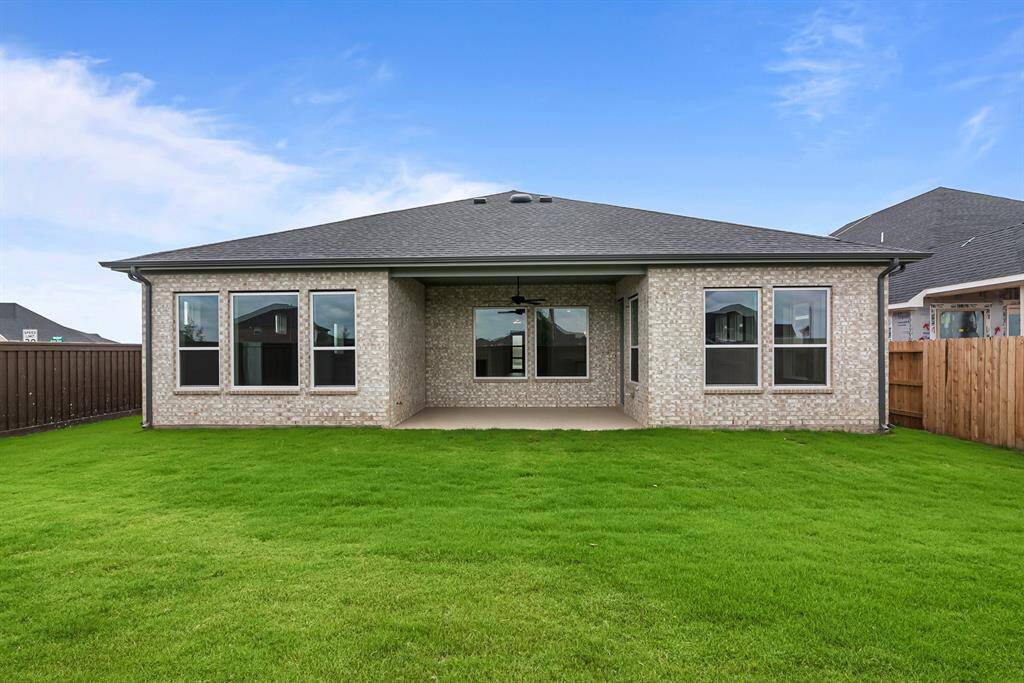 Welcome to The Begonia by David Weekley Homes. Move-In-Ready Now!