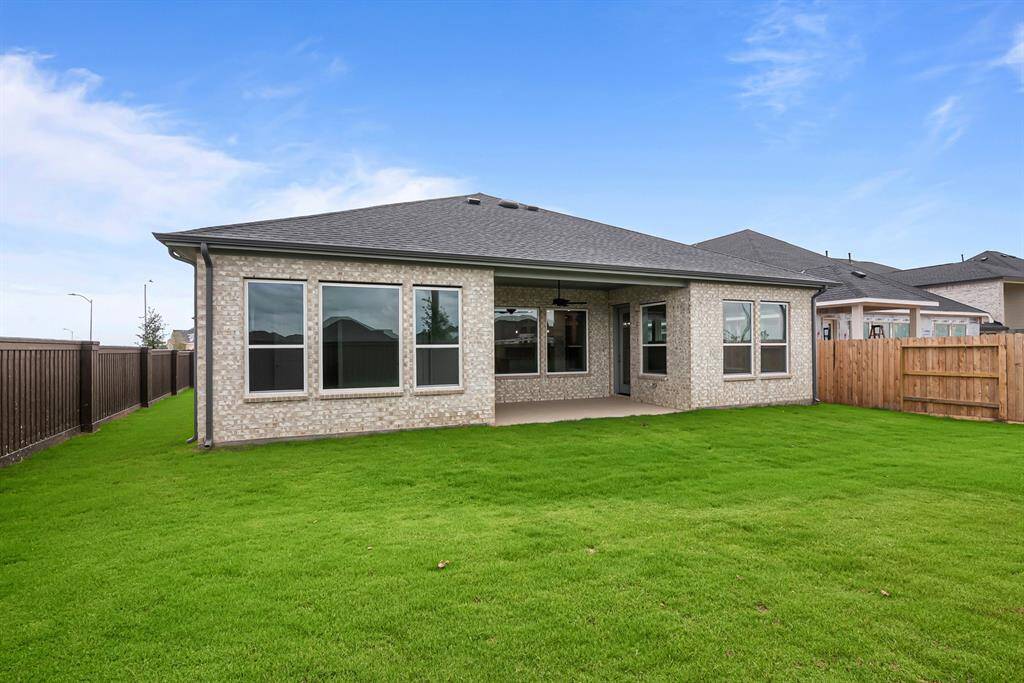 Welcome to The Begonia by David Weekley Homes. Move-In-Ready Now!