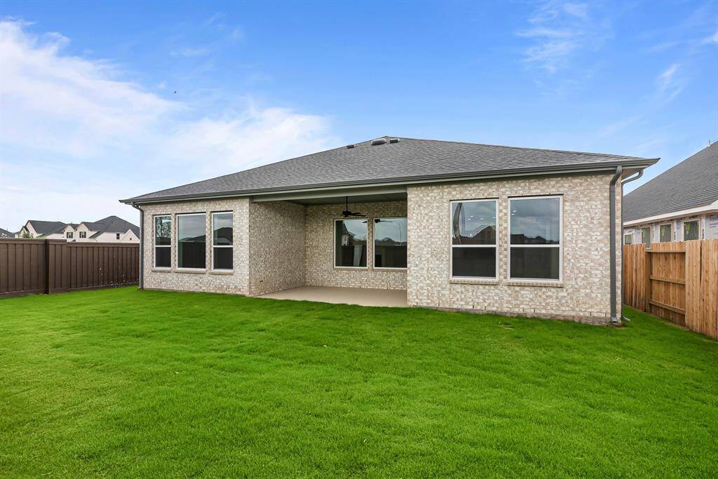 Welcome to The Begonia by David Weekley Homes. Move-In-Ready Now!