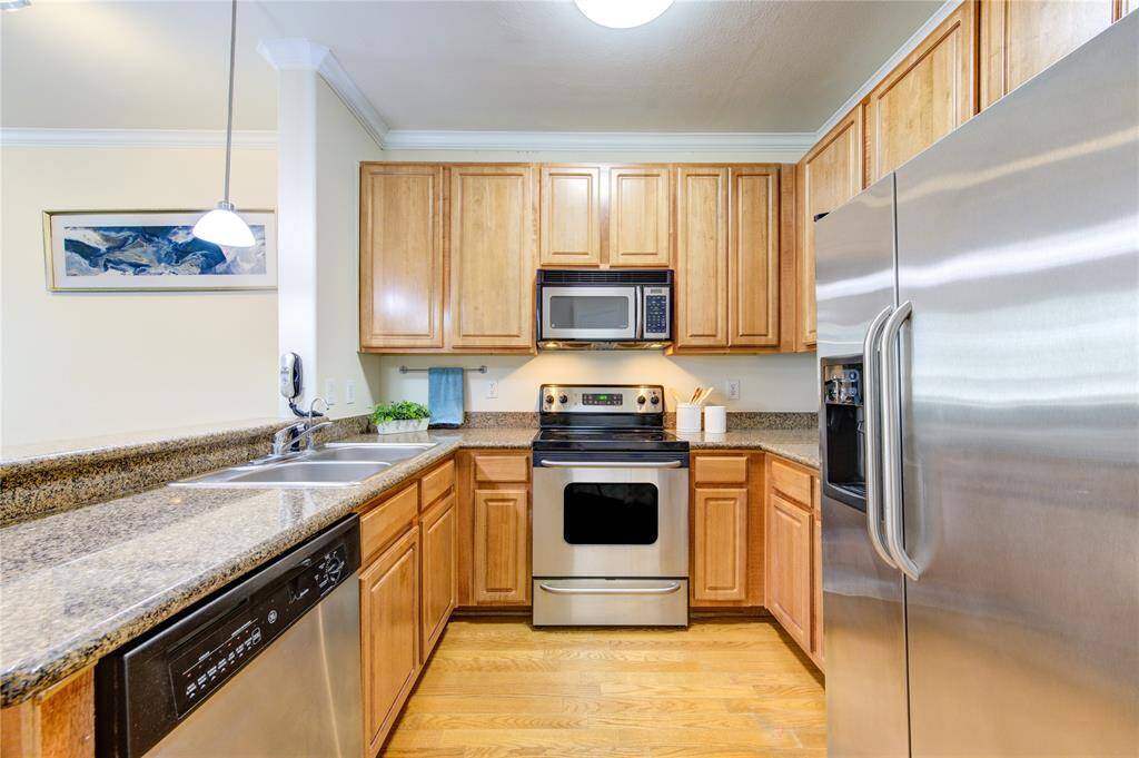 Fully equiped kitchen includes the Fridge