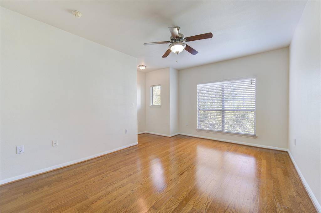 Master bedroom is located on the 4rd floor. It offers a fantastic space that can acommodate different type of furniture.