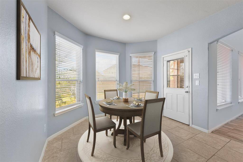Breakfast room - virtually staged