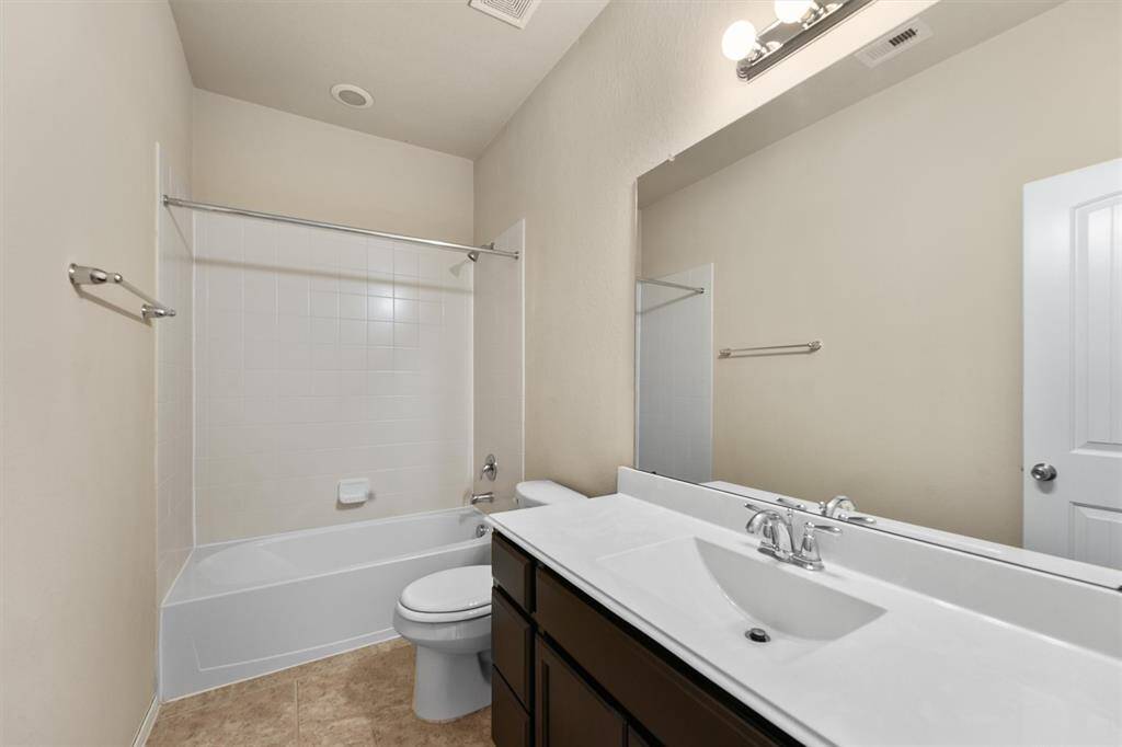 Attached bathroom in the second bedroom