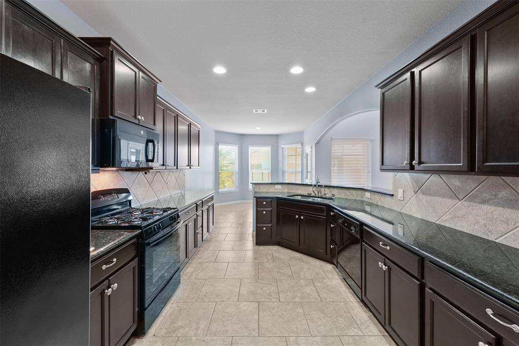Kitchen with lots of cabinets
