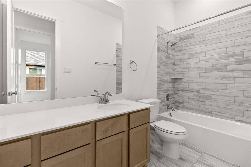 Whether you’re hosting family and friends or for the kiddos, our secondary bathrooms invit