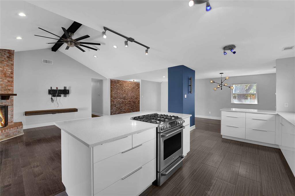 Modern Chef’s Kitchen with Center Island and Premium Gas Stove